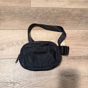lululemon Everywhere Belt Bag
